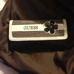 Guess Wallet ⚡️PRICE REDUCED⚡️