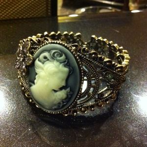 *REDUCED PRICE* Adorable bracelet