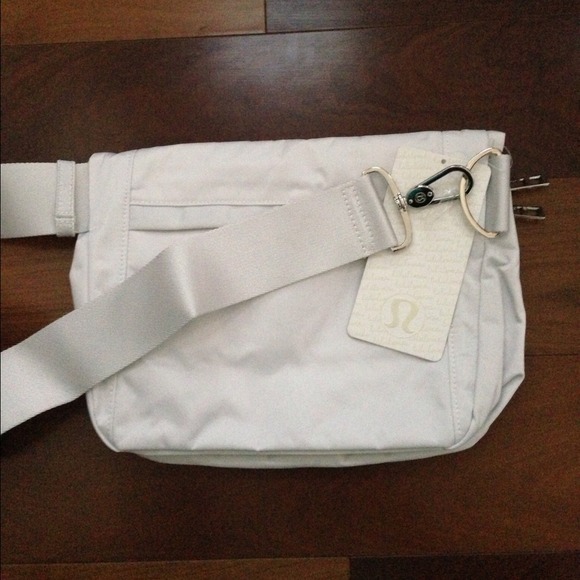 🎉SOLD NWT Lululemon Festival Bag Nimbus - Picture 2 of 2