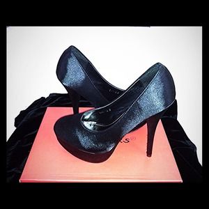 New in Box Black Satin Platform Heels Size 8⚡️DEAL