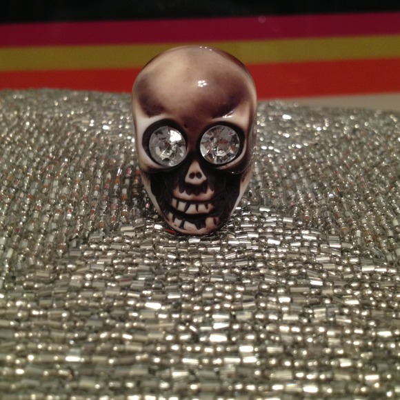 ❌Sold❌Boutique Resin Skull Ring (Size 8)