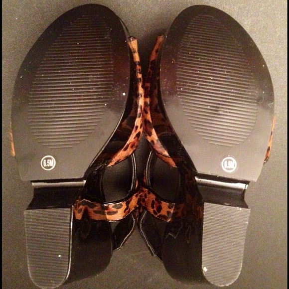 💥BUNDLED💥Animal  Print Sandals - Picture 4 of 4