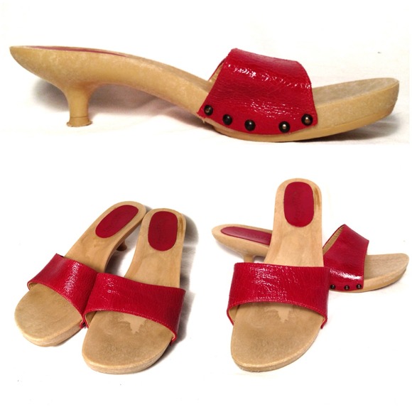 ❤🎉8/23 HOST PICK🎊Red & Wooden Style Sandals