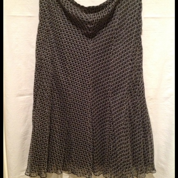 Shell 100% Silk with polyester lining.