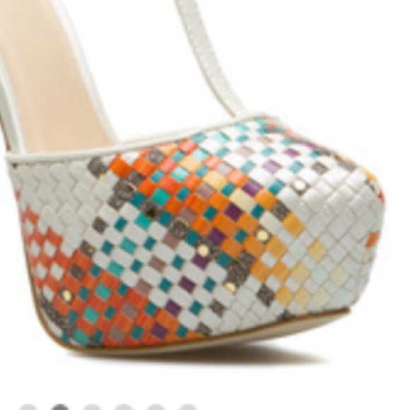 Woven Pumps - Picture 2 of 3