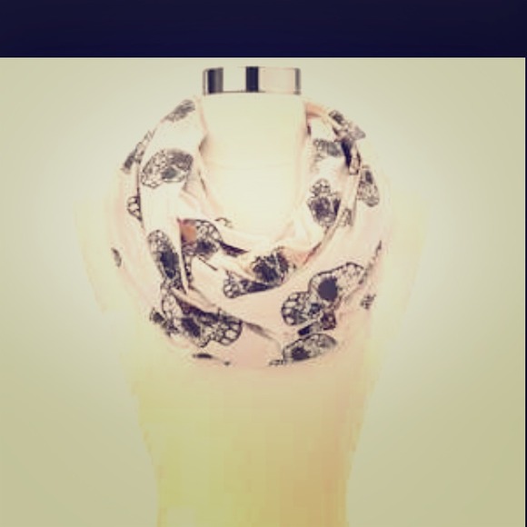 Skull infinity scarf