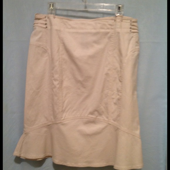 Cotton & Spandex Cream skirt