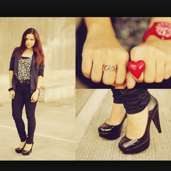 Black patent leather pumps