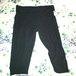 Black Capri yoga pants
