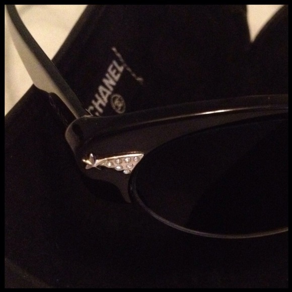 ?Authentic vintage CHANEL Sunglasses? main image 4