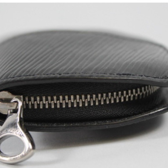 AUTHENTIC EPI COIN POUCH LOUIS VUITTON - Picture 2 of 3