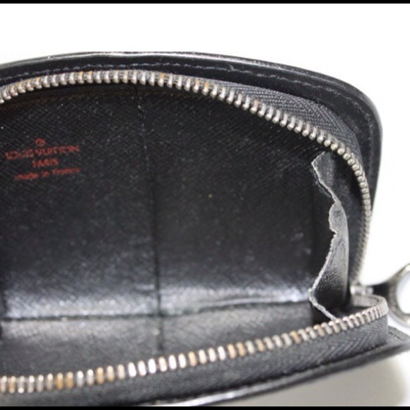 AUTHENTIC EPI COIN POUCH LOUIS VUITTON - Picture 3 of 3