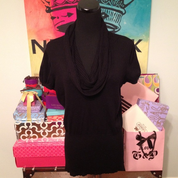 ❌Sold❌Express Cowl Neck Short Sleeved Top (Size L)