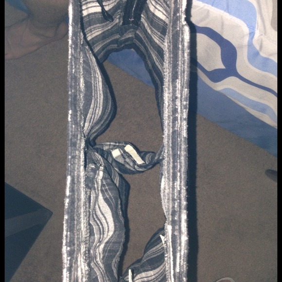 ‼️$10‼️Plaid skort (skirt outside, shorts inside) - Picture 3 of 4