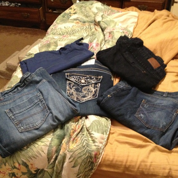 Bundle 4 jeans,1 scrub pant for @vickisachicken