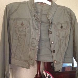 Army green half jacket!