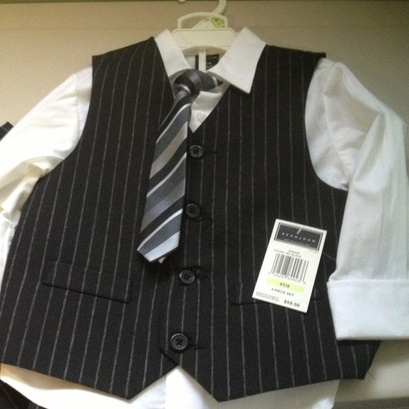 NWT Sean John 4 piece boys suit size 4T