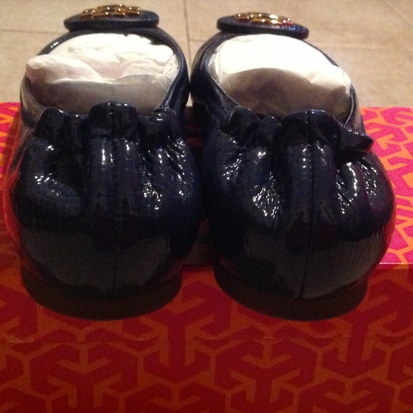 New TORY BURCH Reva Navy Patent Leather Size 5 - Picture 3 of 4