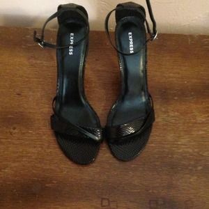 ✨ Express Black Shoes size 8 - Snake Skin ✨