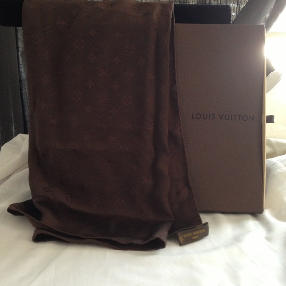 AUTHENTIC Louis Vuitton Monaco Square Scarf - Picture 3 of 4