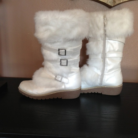 Kids boots size 1