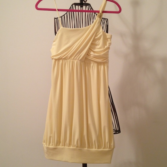 ❗️❗️SOLD❗️❗️yellow draped Greek-goddess dress - Picture 3 of 4