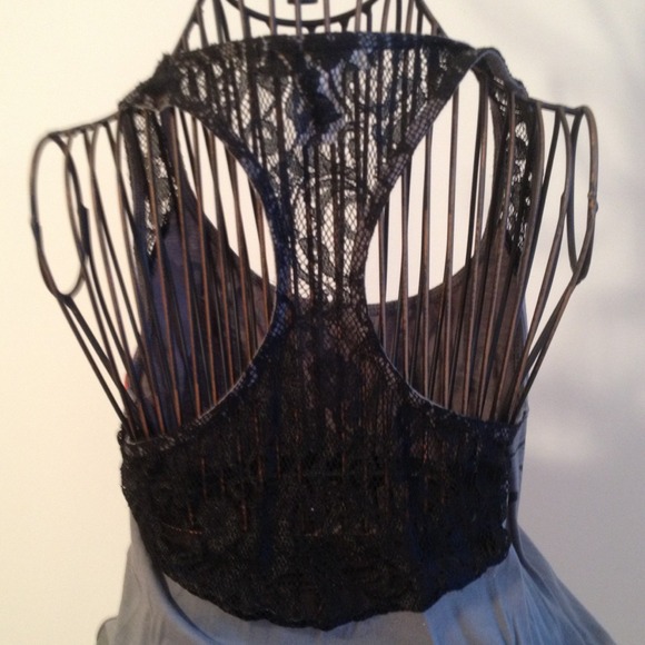 ❌SOLD❌Lace race back tank top - Picture 2 of 2