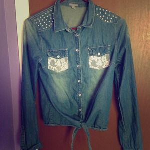 Long sleeve cotton button up with that Denim look!