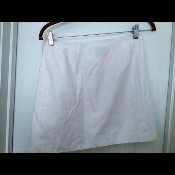 Leono white skirt. - Picture 2 of 3