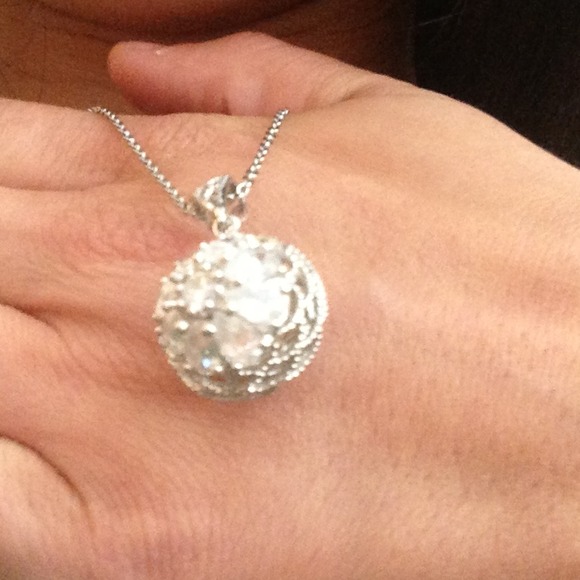 Neclace - Picture 2 of 2