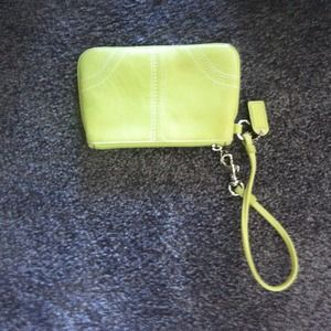 🎈REDUCED!🎈Coach leather wristlet