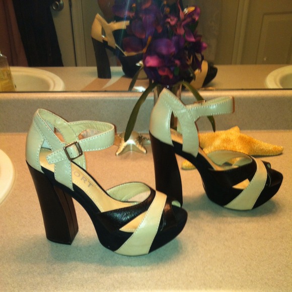 Report "Diane" Sexy Platforms