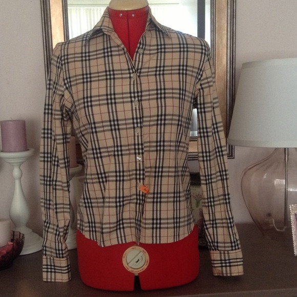 🚫 SOLD 🚫 Burberry Button down Work shirt Sz S