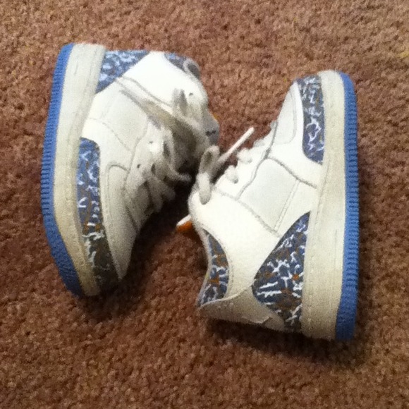 Authentic toddler Jordan's - Picture 3 of 3