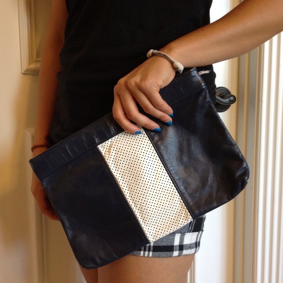 ❌SOLD❌Clutch Bag - Picture 4 of 4