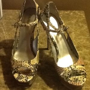 🎉🎉Reduced🎉🎉Phyton skin Guess high heels