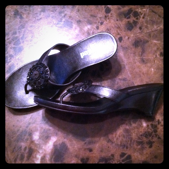SOLD! in BUNDLE! Black wedge thong/flip flop