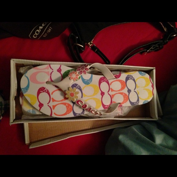 🚫🚫NOT AVAILABLE🚫🚫Coach flip flops. Like new!