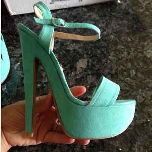 ✋❌ SOLD ON EBAY ❌✋Green platform sandals