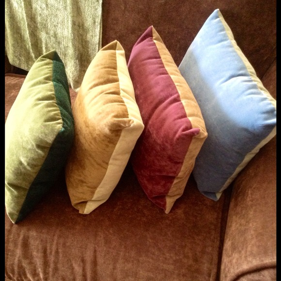 ❌ON HOLD❌CUTE MINI PILLOWS