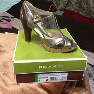 NATURALIZER size 9