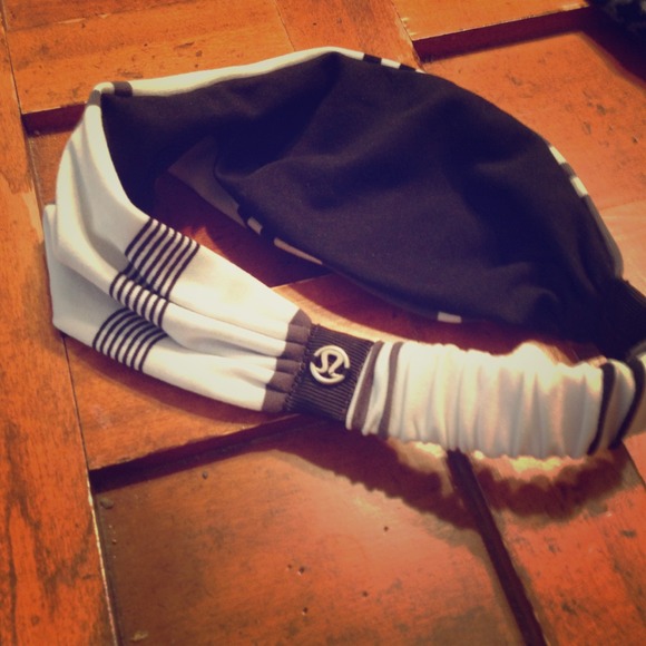 ❌Sold❌ Reversible bang buster head band NWOT