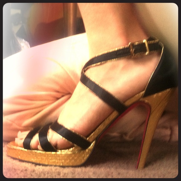 BETSEY JOHNSON satin and gold foil heels