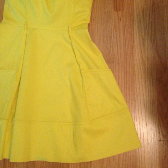 ☀️ Jessica Simpson yellow halter dress - Picture 2 of 3