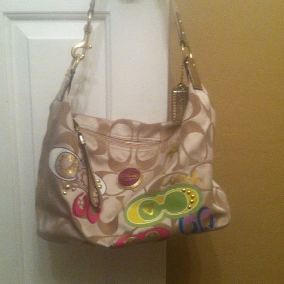 Adorable Poppy Coach purse!