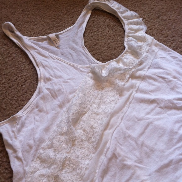 XL white lacy tank