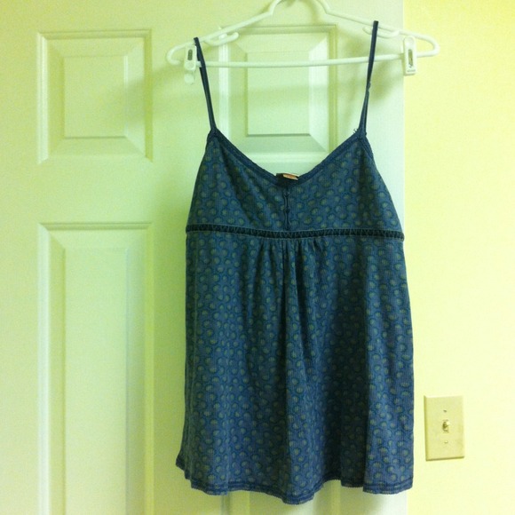 Blue/ gray top