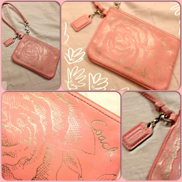 Authentic Coach wristlet!! ✂✂price cut ✂✂