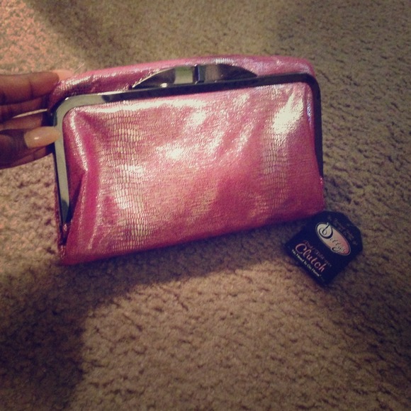 🔴🔴SOLD🔴🔴Pink flashy clutch bag