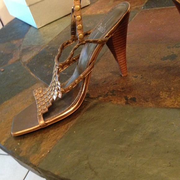 Paolo Linea bronze sandal- never worn! - Picture 2 of 2